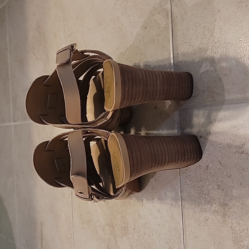 Sandals - Picture 3 of 3